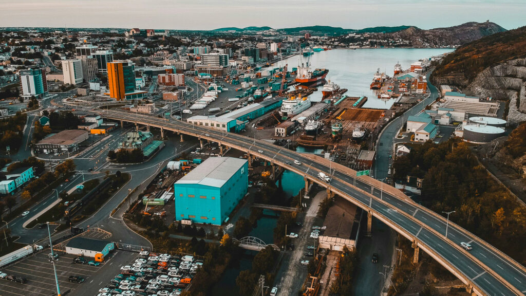 Flyfoto av Stavanger by. Infrastruktur, trafikk og bebyggelse.