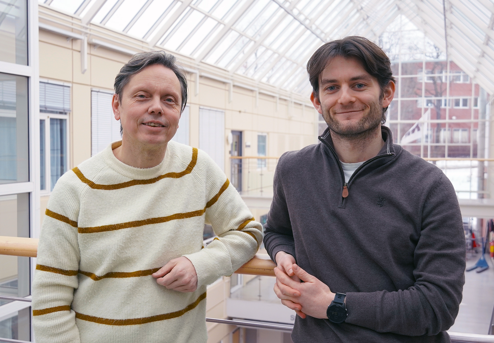 Sjefsforsker Arnt Børre Salberg og forsker Theodor Forgaard