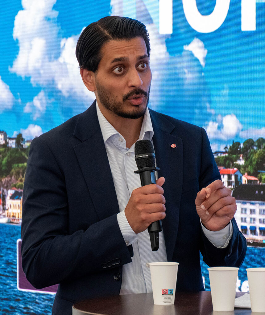 Farukh Qureshi, stortingspolitier, AP